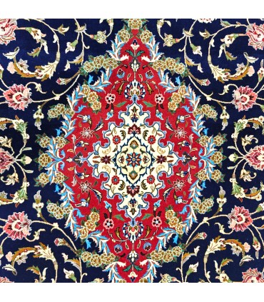 Tapete persa Isfahan com design floral – artesanato excepcional do Oriente Médio